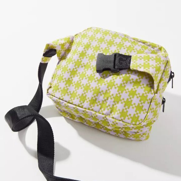 NWT Baggu Fanny Pack - Pink Pistachio Pixel Gingham - Picture 3 of 6